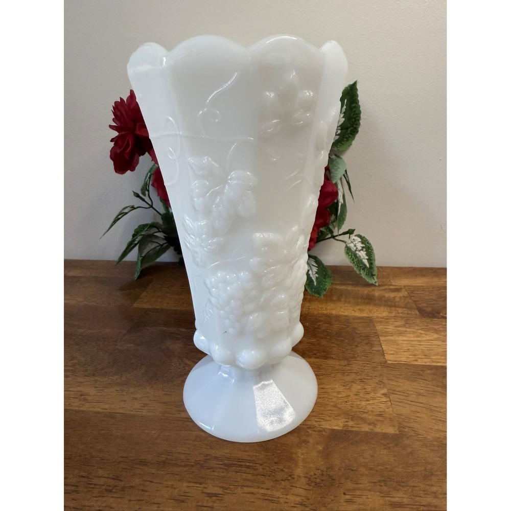 Vintage Grape Vine Milk Glass‎ Pedestal Vase White Scalloped Rim Wedding Decor